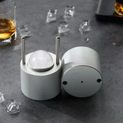 VEVOR Ice Ball Press, 2.1" Ice Ball Maker, Aviation Aluminum Ice Ball Press Kit For 53mm Ice Sphere, Ice Press With Tong And Drip Tray