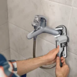 VEVOR 3-Piece Pipe Wrench Set, 10" 14" 18" Aluminum Straight Pipe Wrench, Adjustable Plumbing Wrench, With High Strength Jaw, Silver