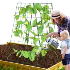 VEVOR Cucumber Trellis For Climbing Plants, 46" X 32" Foldable Cucumber Trellis Set With Plant Clips, Metal Garden Trellis For Raised Bed