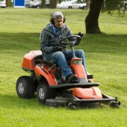 VEVOR Lawn Mower Tires With Rim, 20x8-8" Tubeless Tractor Tires, 2-Pack Tire And Wheel Assembly, S-Turf Pneumatic Tires With 3.5" Offset Hub, Black