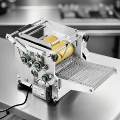 VEVOR Electric Tortilla Maker, 5.5 Inch Diameter Automatic Corn Tortilla Making Machine With Non-Stick Coating, Electric Chapatti Machine, Silver